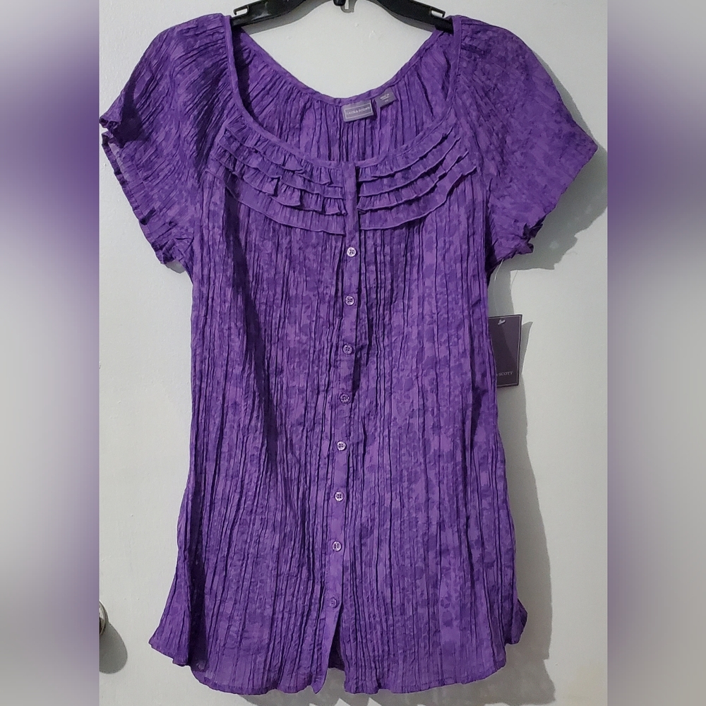 Laura Scott women's pleated fitted blouse. NWT